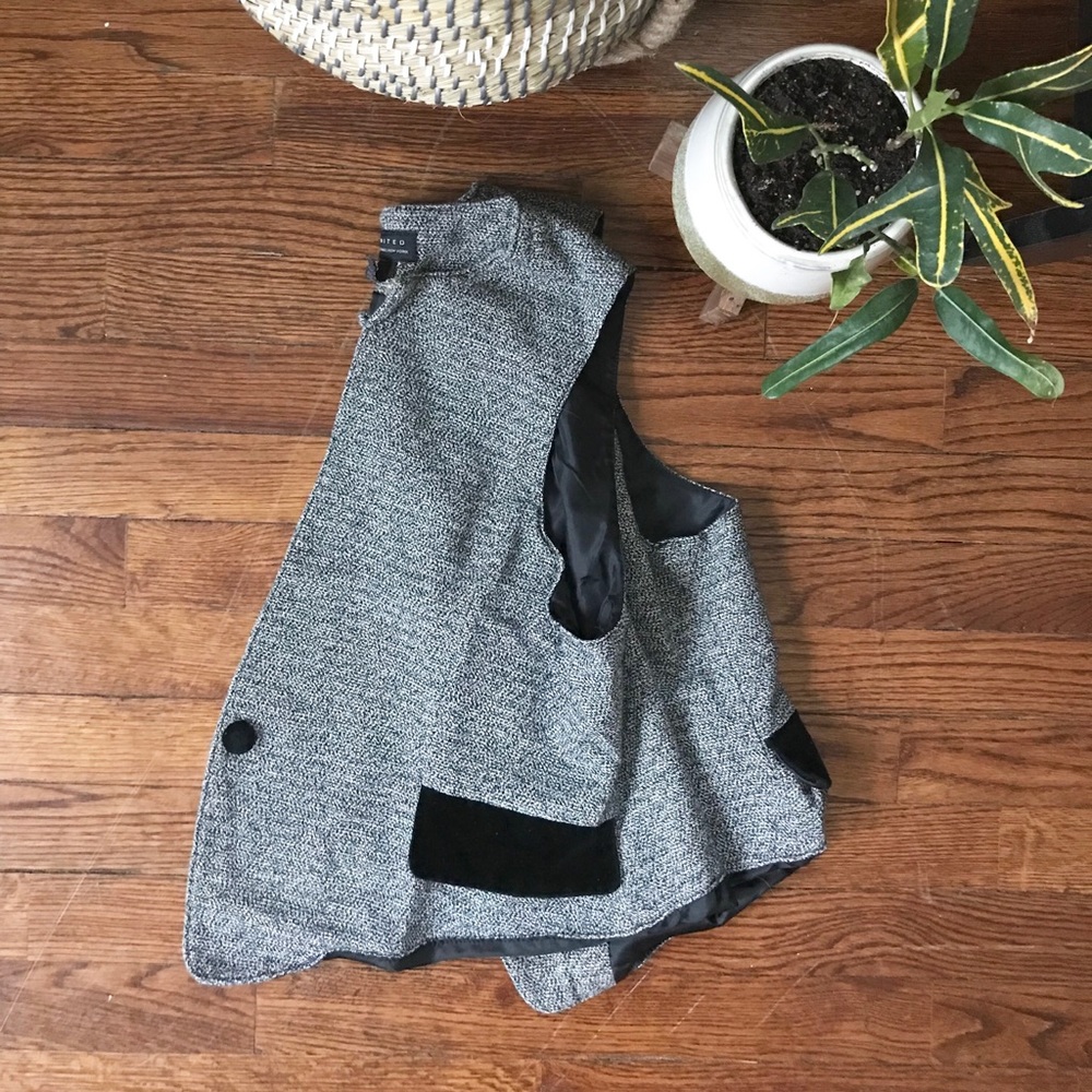 Black and white patterned/marled vest